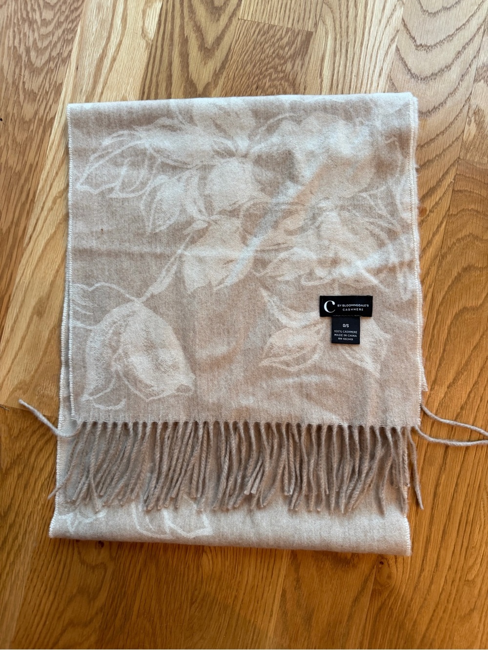 Bloomingdale’s 100% Cashmere Floral Jacquard Fringe Scarf Beige 66” x 13” - Picture 10 of 12
